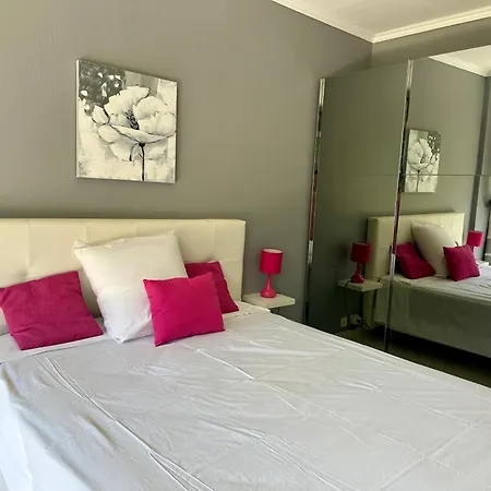 Апартаменты Chateau De La *